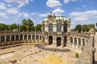 Construction work continues in the pleasure garden of the Dresden Zwinger, combining archaeological