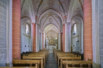 Nave and choir with winged altar, work of the Lukas Guild Antwerp, Sankt Lambertus, Affeln,