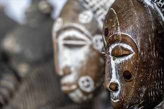 Wooden figures, market in ABIDJAN, ELFENBEINKÜSTE