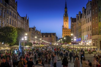 Tourists, City Hall, Patrician Houses, Long Market, Old Town, Gdansk, Pomeranian Voivodeship,