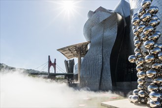 Guggenheim Museum Bilbao, architect Frank O. Gehry, sculpture Tall Tree and the Eye by Anish