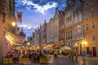 Patrician houses, tourists, Langgasse, Old Town, Gdansk, Pomeranian Voivodeship, Poland, Europe