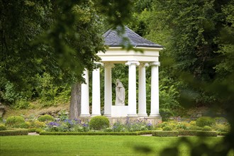 Tiefurt is the former place of the muses of Weimar court society. From 1781, the rural estate was