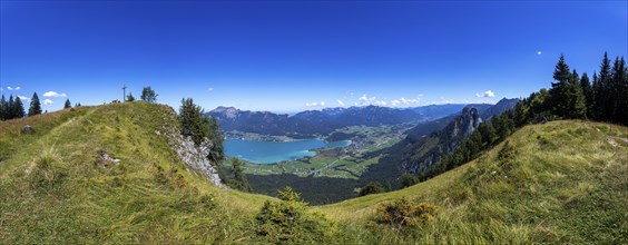 View from the summit of the Bleckwand to the Wolfgangsee, Osterhorngruppe, Salzkammergut, Land