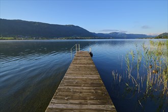 Lakeside, bathing jetty, morning, summer, Steindorf am Lake Ossiach, Lake Ossiach, Carinthia,