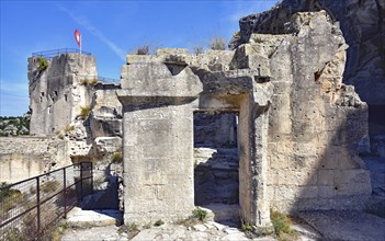 Wall remains, mountain ruin, fragment