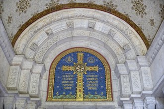 Cross mosaic in the tympanum with the quotation Eine feste Burg ist unser Glauben by Martin Luther,