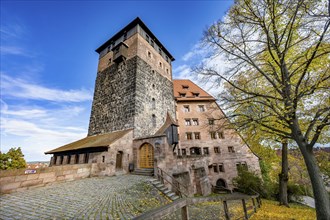 Fünfeckturm and DHJ, youth hostel formerly Kaiserstallung, Kaiserburg, in autumn, Nuremberg, Middle