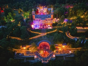 Around the three illuminated Elbe castles in Dresden, more than 6000 visitors celebrated a balmy