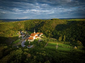 Weesenstein Castle rises on a rocky outcrop of nodular mica schist with quartzite inclusions above