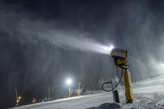 In anticipation of easing of the corona-induced logdown, the ski slope in Altenberg in Saxony's Ore