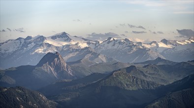 Evening atmosphere, view of Grossvenediger and Venediger group in the Hohe Tauern, in front Grosser