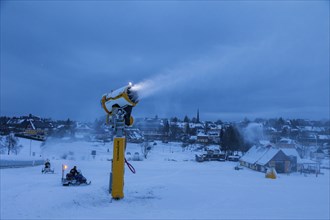 In anticipation of easing of the corona-induced logdown, the ski slope in Altenberg in Saxony's Ore