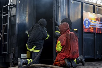 Hot training in the training container