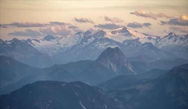 Evening atmosphere, view of Grossvenediger and Venediger group in the Hohe Tauern, in front Grosser