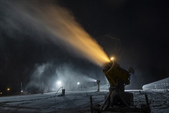 In anticipation of easing of the corona-induced logdown, the ski slope in Altenberg in Saxony's Ore