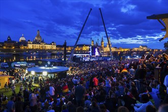 DEU Sachsen Dresden Public Viewing in Dresden Public Viewing on the banks of the Elbe in Dresden on