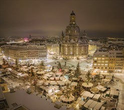 Church of Our Lady at Neumarkt with the historic Christmas market