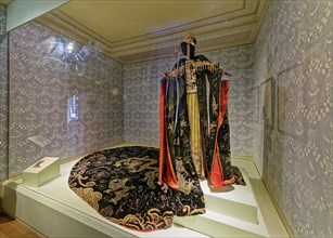 Showcase with original costume of the singer Maria Jeritza for the first performance of the opera