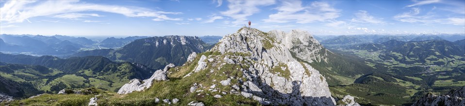 Alpine panorama, mountaineer on a ridge trail, traversing the Hackenköpfe, behind summit,