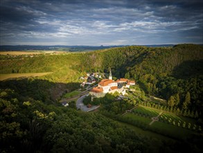 Weesenstein Castle rises on a rocky outcrop of nodular mica schist with quartzite inclusions above