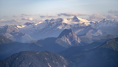 Evening atmosphere, view of Grossvenediger and Venediger group in the Hohe Tauern, in front Grosser