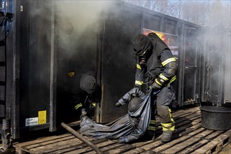 Hot training in the training container