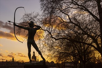 Archer on the banks of the Elbe in Neustadt in the evening light