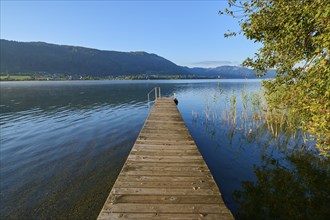 Lakeside, bathing jetty, morning, summer, Steindorf am Lake Ossiach, Lake Ossiach, Carinthia,