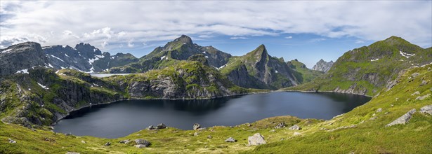 Panorama, Tennesvatnet lake and mountain landscape with rocky pointed peaks, Hermannsdalstinden