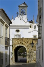 Entrance gate to Faro old town, Arco da Vila, Algarve, Portugal, Europe