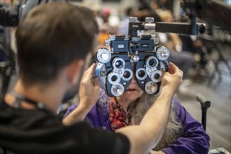 Detroit, Michigan, The OneSight Foundation organized a free clinic that offered eye exams and