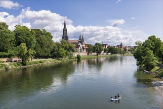 City view, Danube bank with historic old town, fishermen's quarter, Metzgerturm and cathedral,