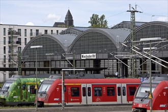 Wiesbaden main station with local trains, Wiesbaden, Hesse, Germany, Europe