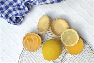 Lemon tartlet and pre-made tartlet base, tartelette, lemon