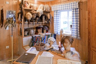 With the opening of the small, historical hairdressing museum on 11 November 2000, Kottmarsdorf has