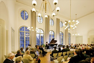 Benefit concert for Japan in the Dresden Piano Salon Viktoria Litsoukova plays