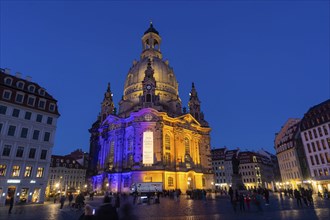 In Dresden, about 3, 000 people gathered on Neumarkt in front of the Church of Our Lady. In the