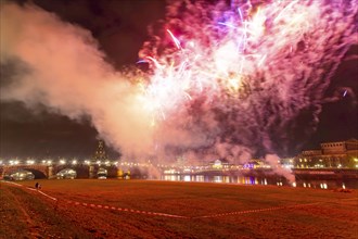 World record attempt on 26 November. At 7.30 pm sharp, the largest single pyrotechnic battery was