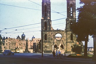 Postplatz with the ruins of the Gothic Sohienkirche, which was demolished in 1962. ESTIMATED DATE