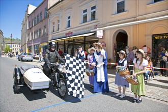 Sebnitz, town festival with classic car rally. The new flower girl Tina Häntzschel starts the