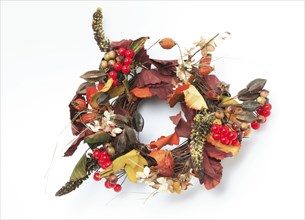 Decoration, small wreath of silk flowers