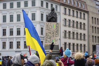 In Dresden, people gathered again on Neumarkt in front of the Church of Our Lady. On posters and