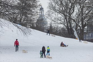 Tobogganing on the old ramparts on the banks of the Elbe in Neustadt