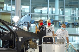 Women's national football team visits VW's Transparent Factory The German woman's national football