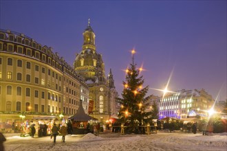 (Copyright Â© Sylvio Dittrich +49 1772156417) Christmas market on the Neumarkt at the Frauenkirche