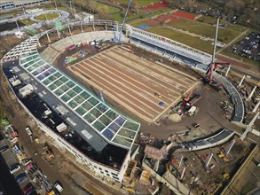 Assembly of the 105-metre-long light ring girder above the north stand of the Heinz Steyer Stadium