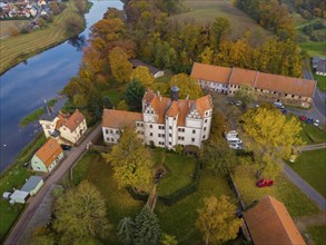 The Podelwitz moated castle is located directly on the Freiberger Mulde river in the Podelwitz