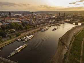 Although the Dresden City Festival was moved to the autumn, 4 steamers still held a small steamship