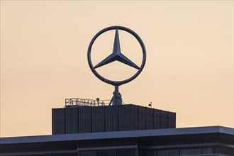 Merdedes star, Daimler, Mercedes-Benz, Group headquarters, evening atmosphere,